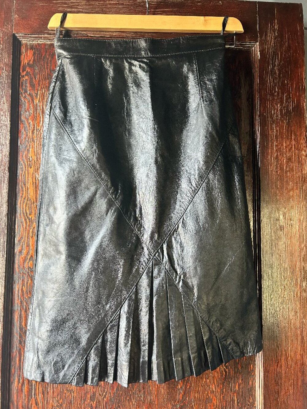 Leather 2000 Vintage 90s Black Leather Pencil Skirt with Front Pleat Detail SZ 2